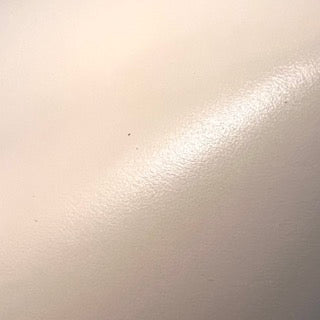 bougie avec étui en cuir creme