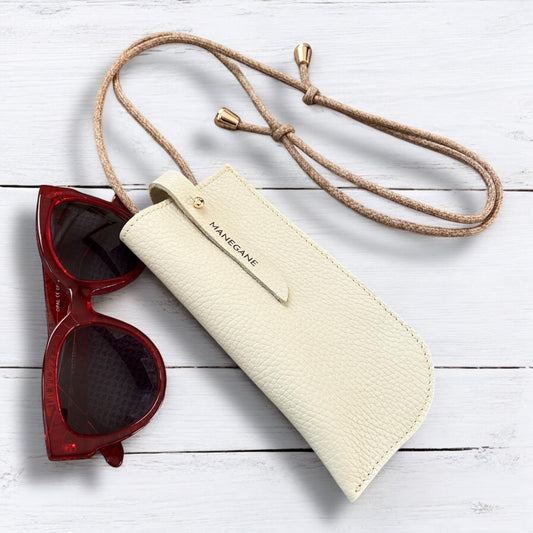 etui a lunettes en cuir blanc pour solaires
$