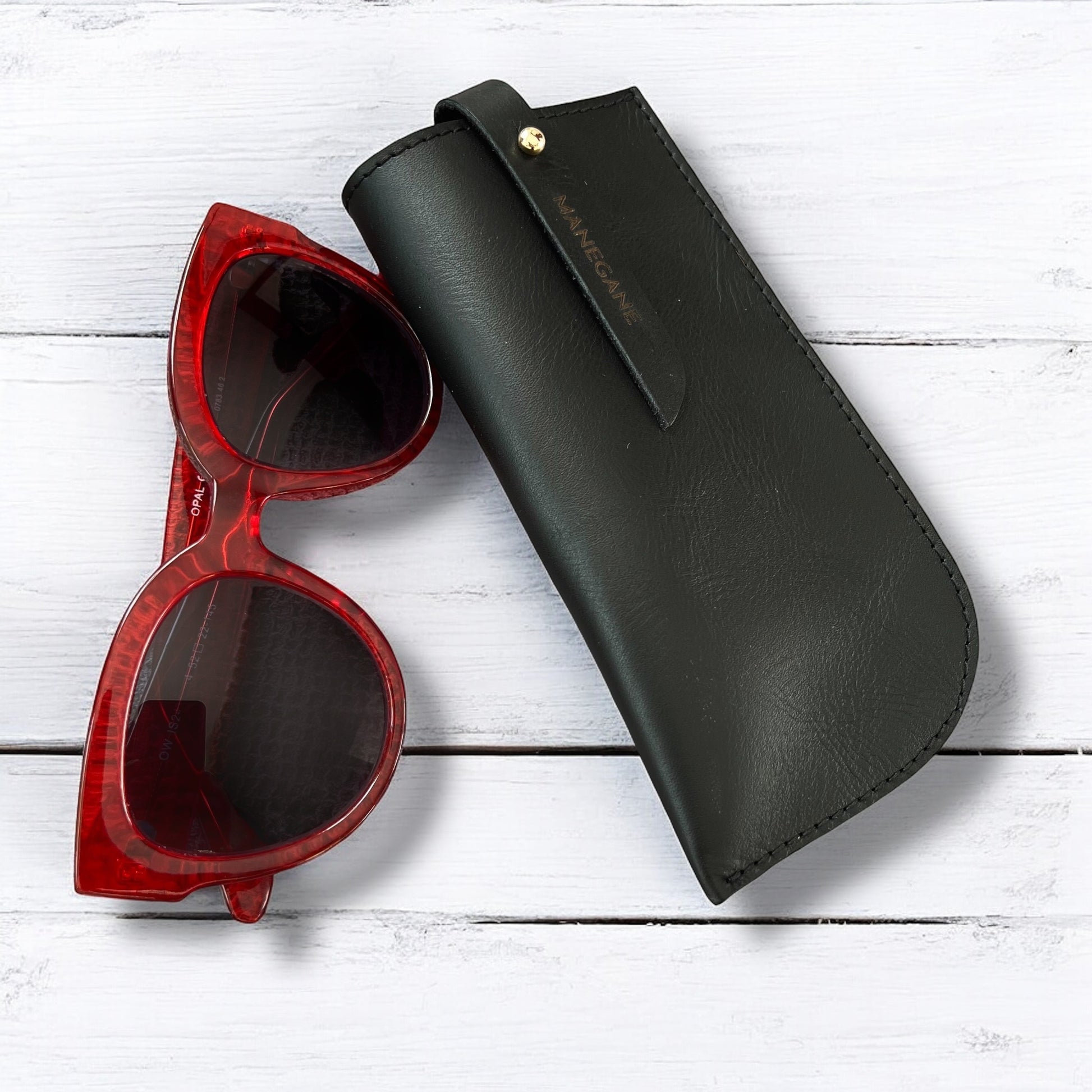 Pochette plate en cuir pour lunettes de soleil