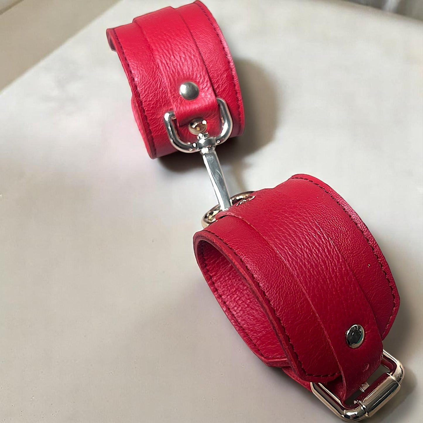 Menottes en Cuir - Collection Sensuelle - Couleur au choix
