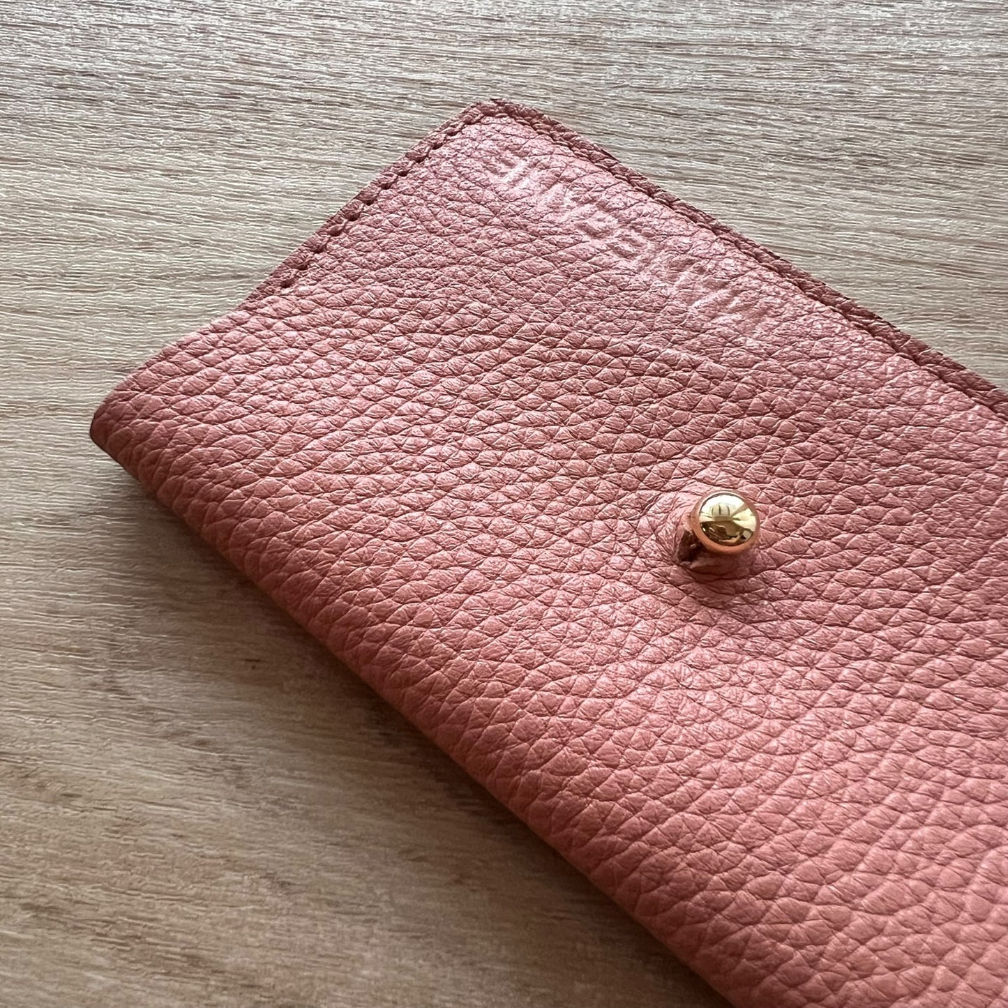porte-carte en cuir rose pour femme