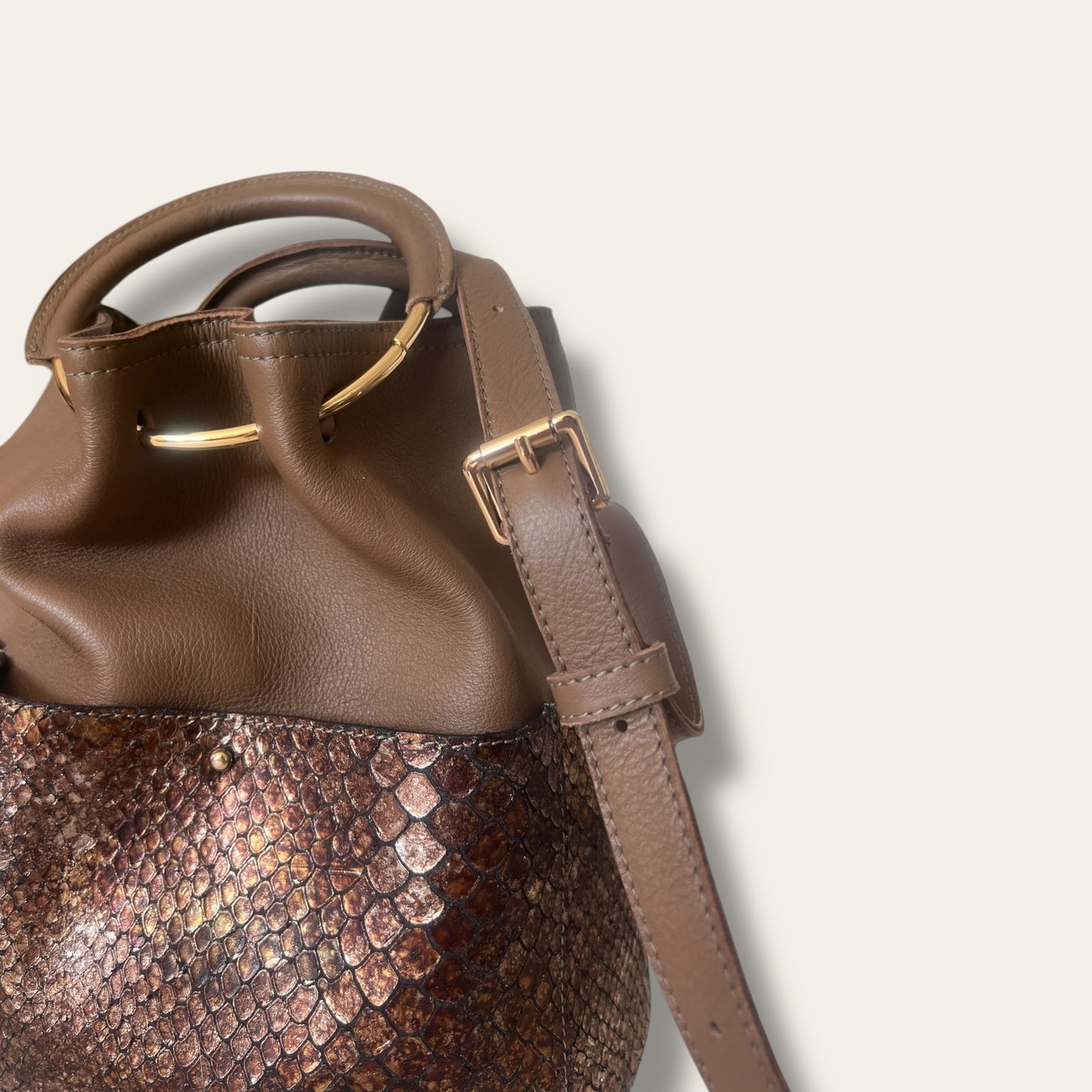 sac seau en cuir souple