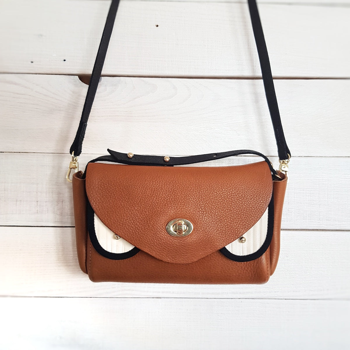 porte-main-bisou-bah-retro-manegane