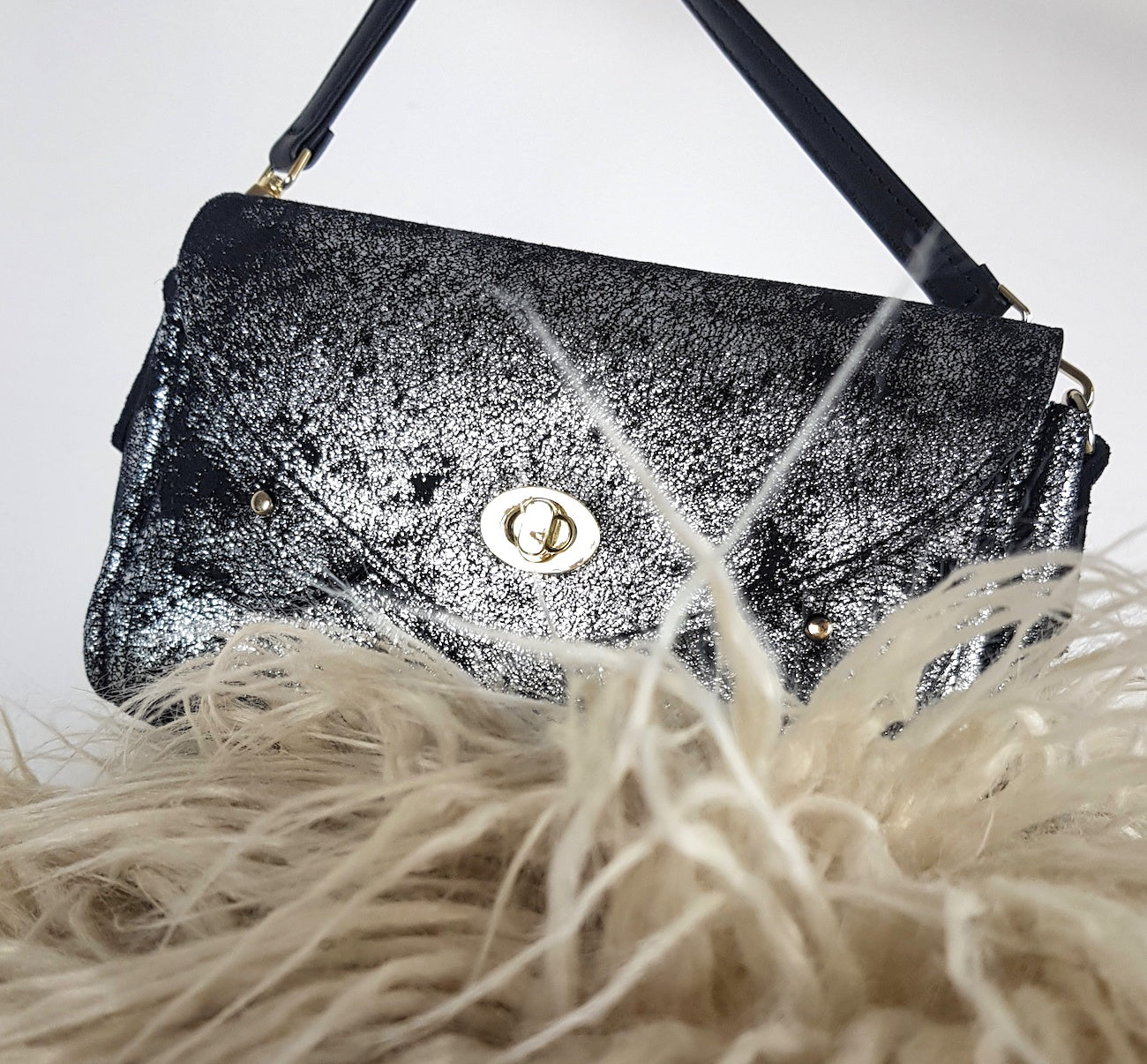 details cuir bisou bag Cosmic Grey