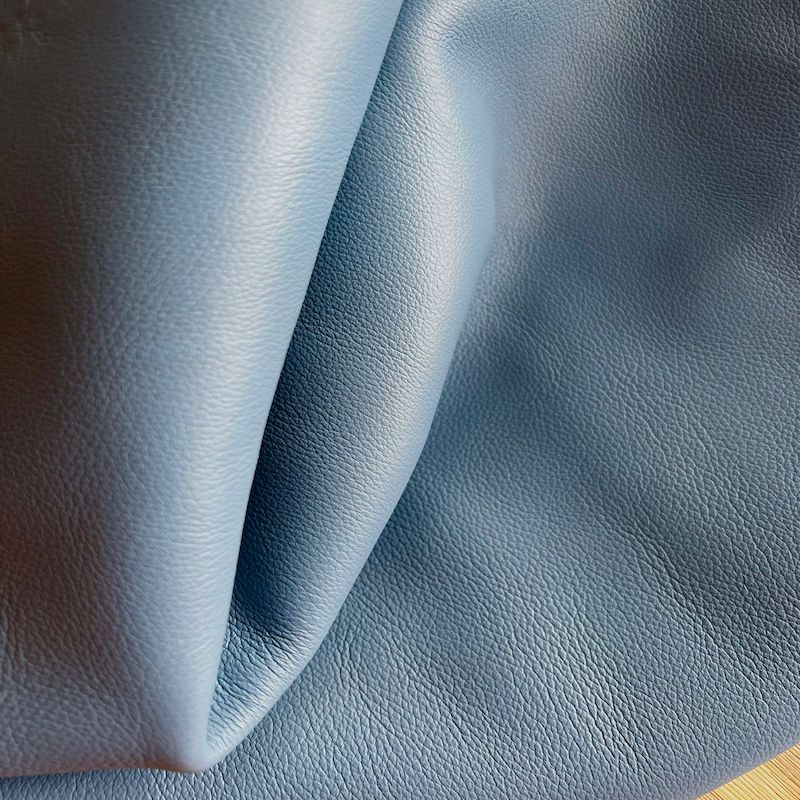cuir bleu cadillac manegane