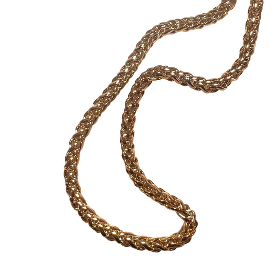 Cadena dorada clara con malla de espiga de trigo.