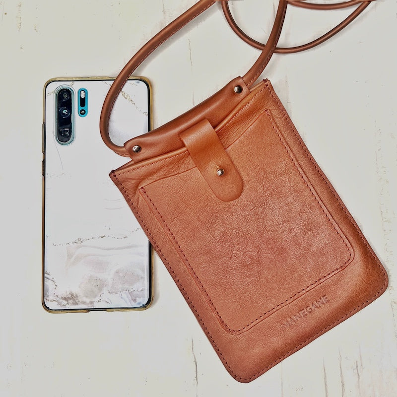 étui à téléphone en cuir marron