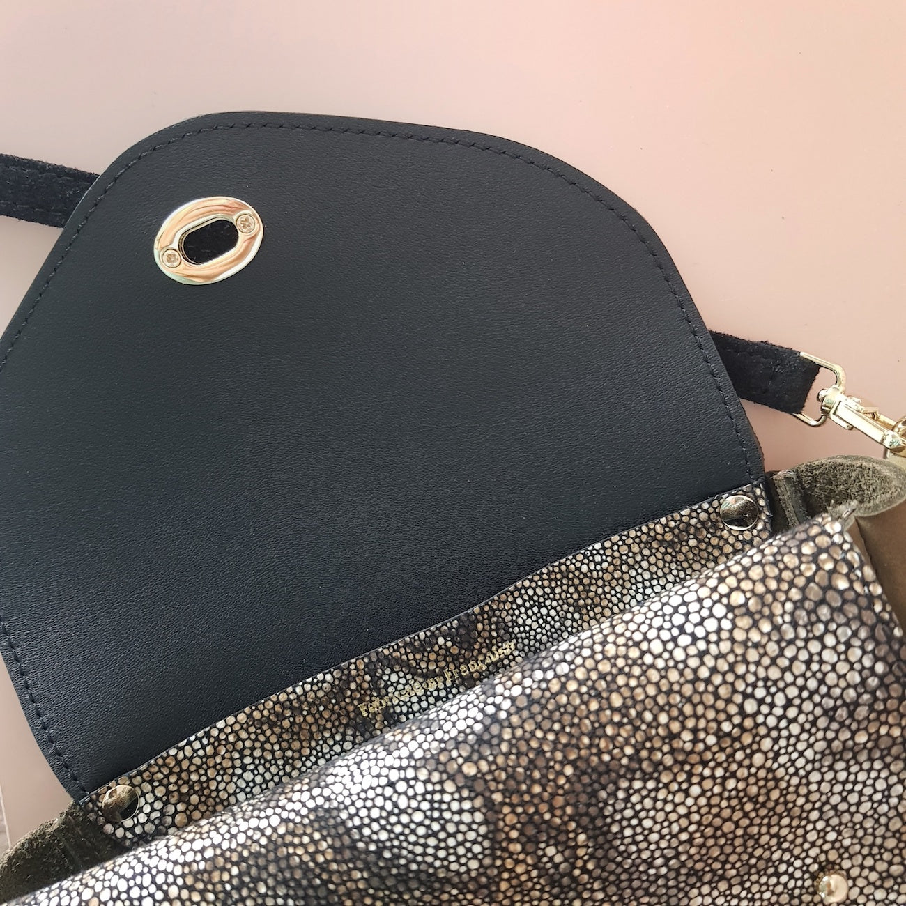 sac à main en cuir bisou bag intérieur manegane