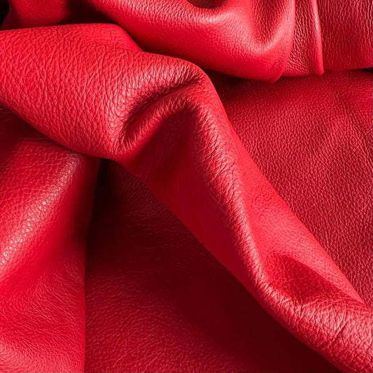 cuir rouge absolu manegane