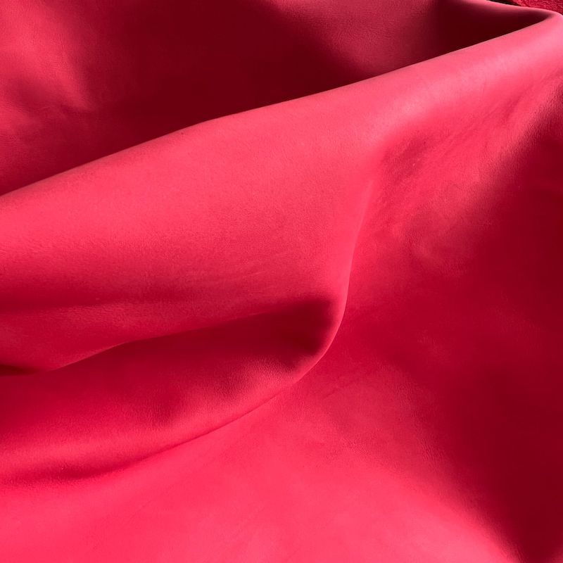 cuir rouge ciré manegane