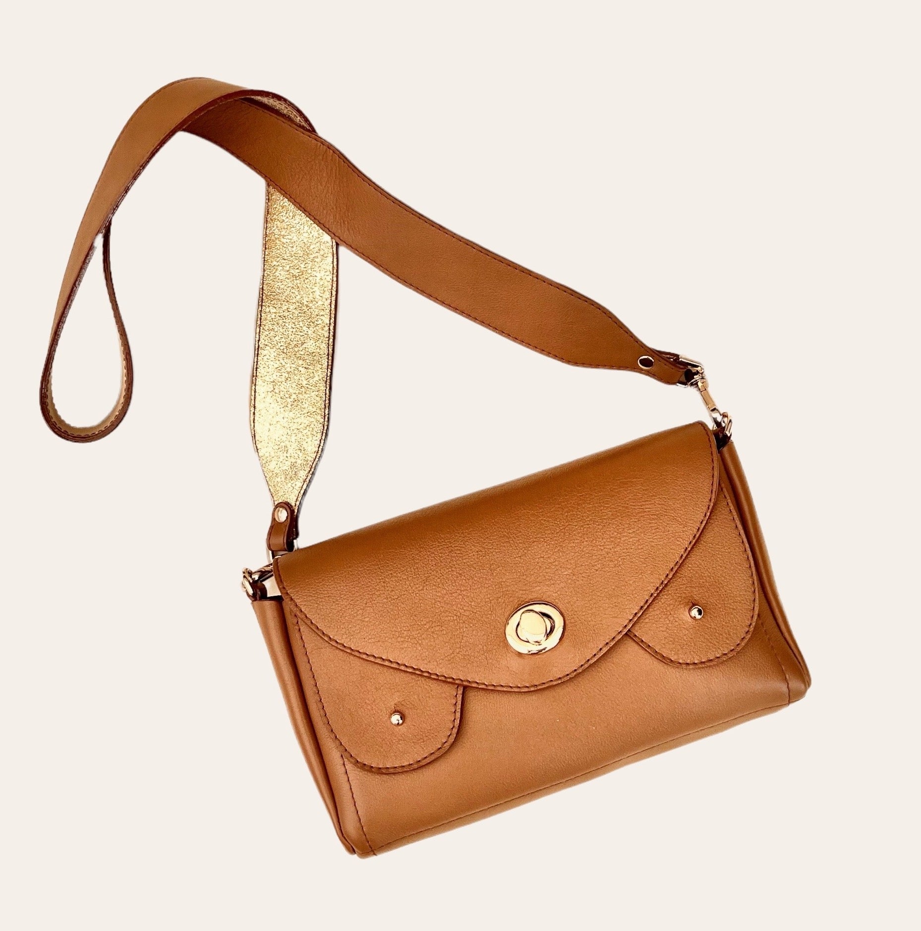 Kiss Bag Up Mocha – Manegane - Main Image