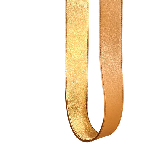 Asa grande de piel forrada y cosida de 4 cm.
