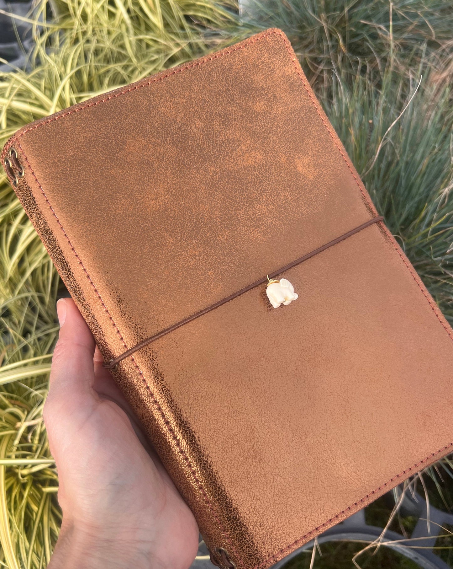 Carnet créateur en cuir avec breloque éléphant 