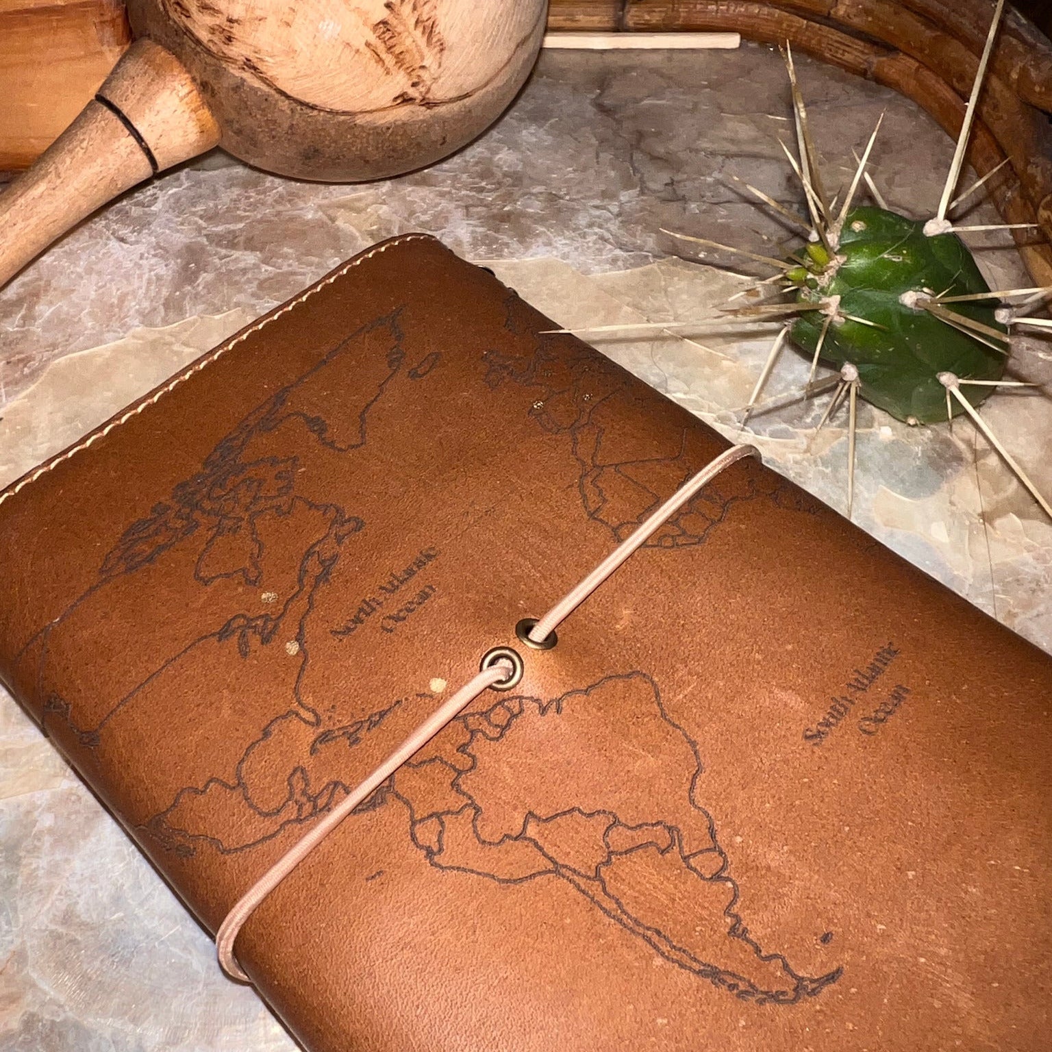 carnet de voyage en cuir à marquer