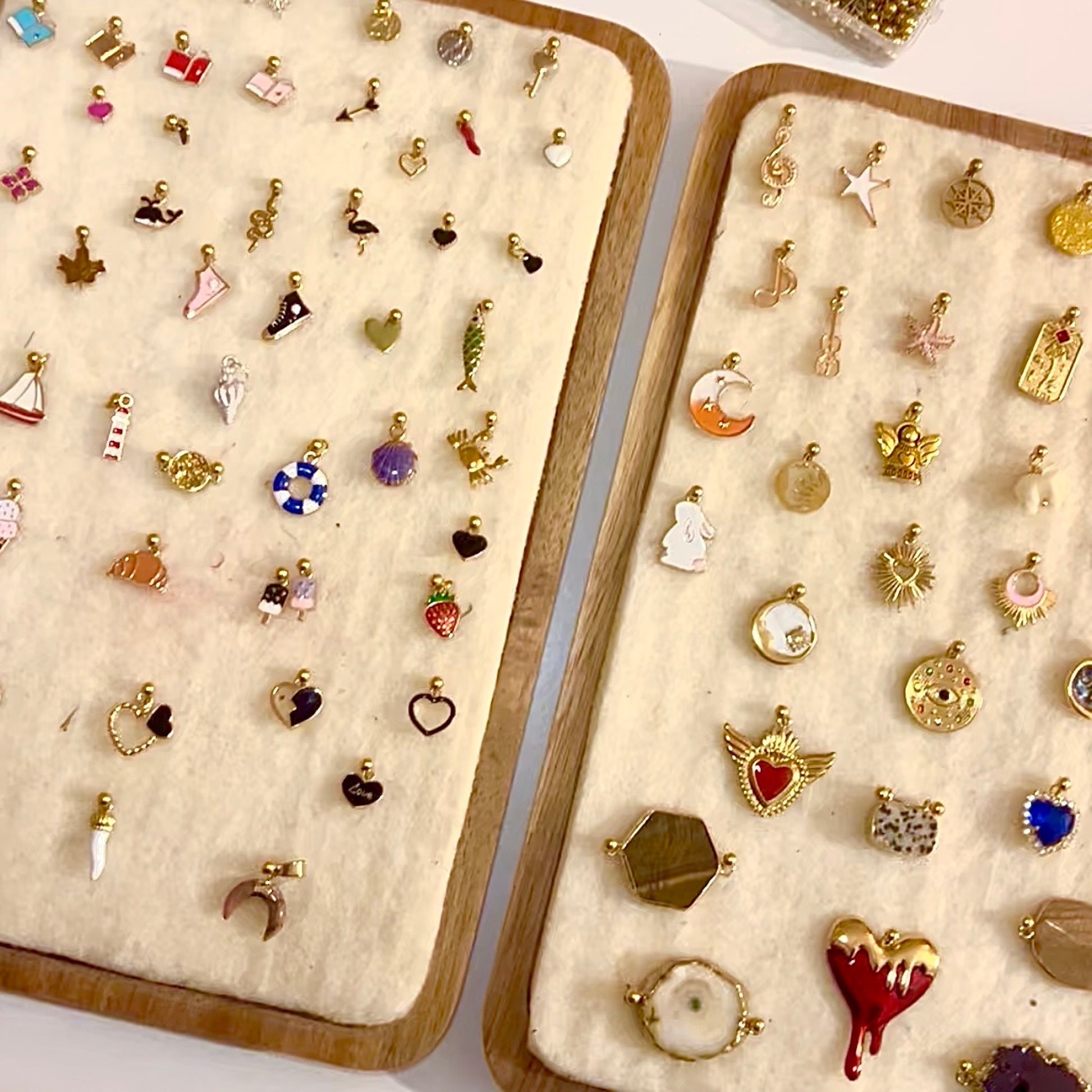 carnet en cuir avec bijou charms