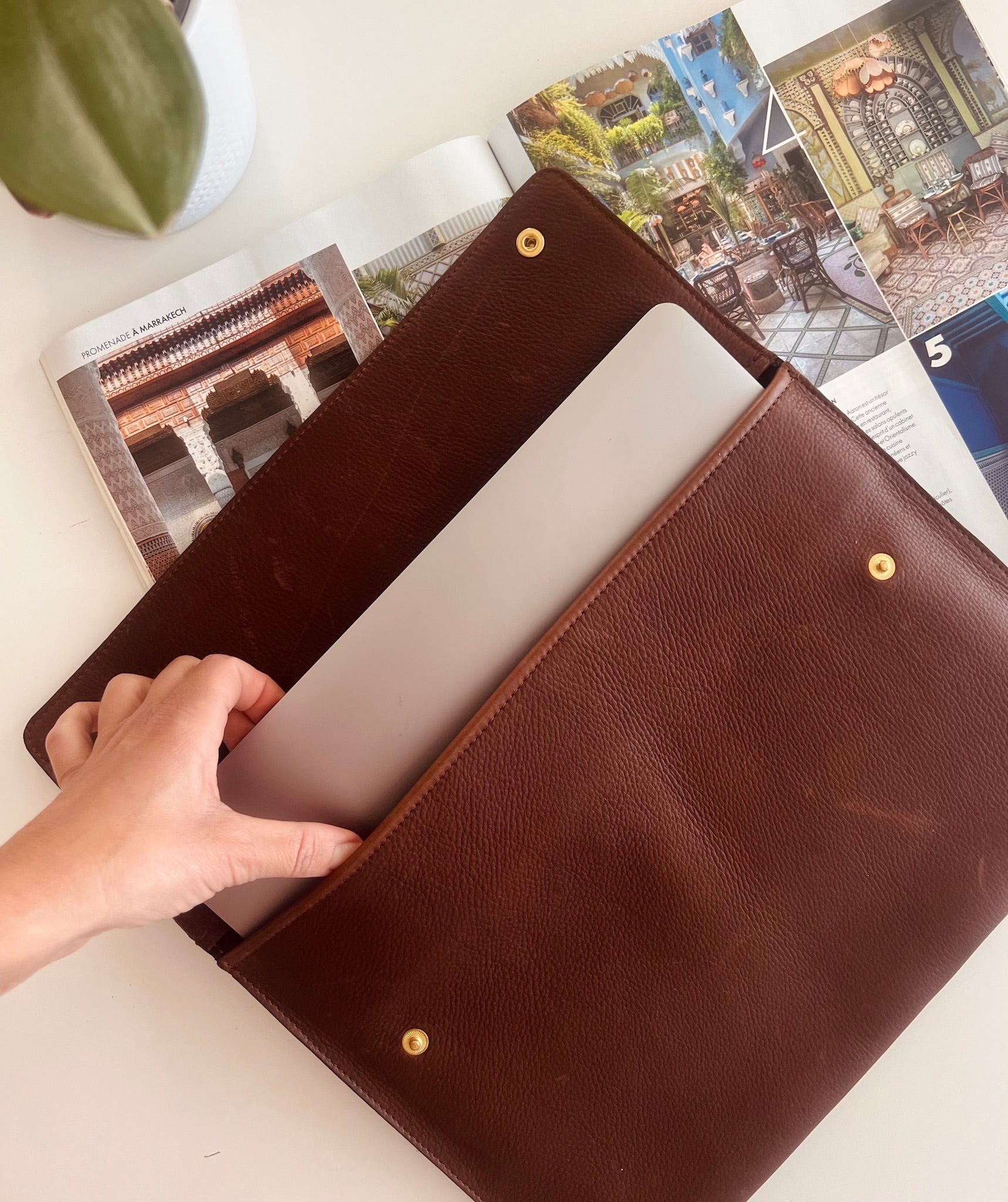 etui en cuir pour ordinateur