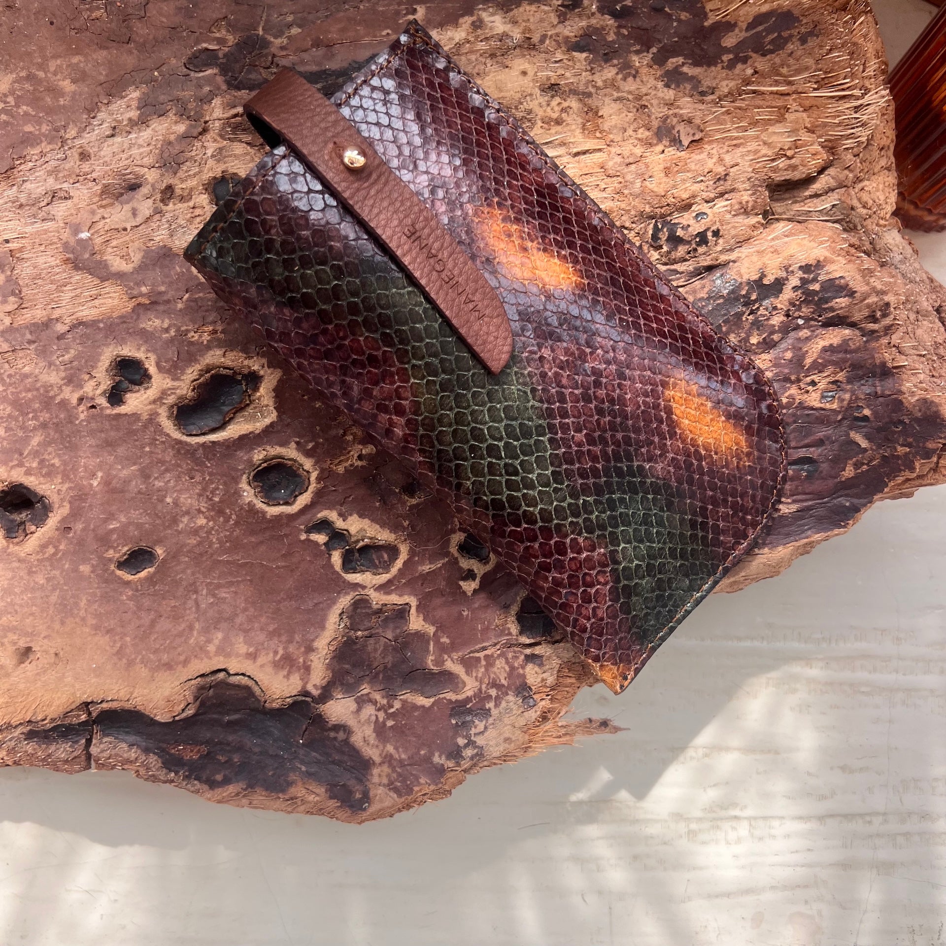 étui en cuir façon python pour lunettes