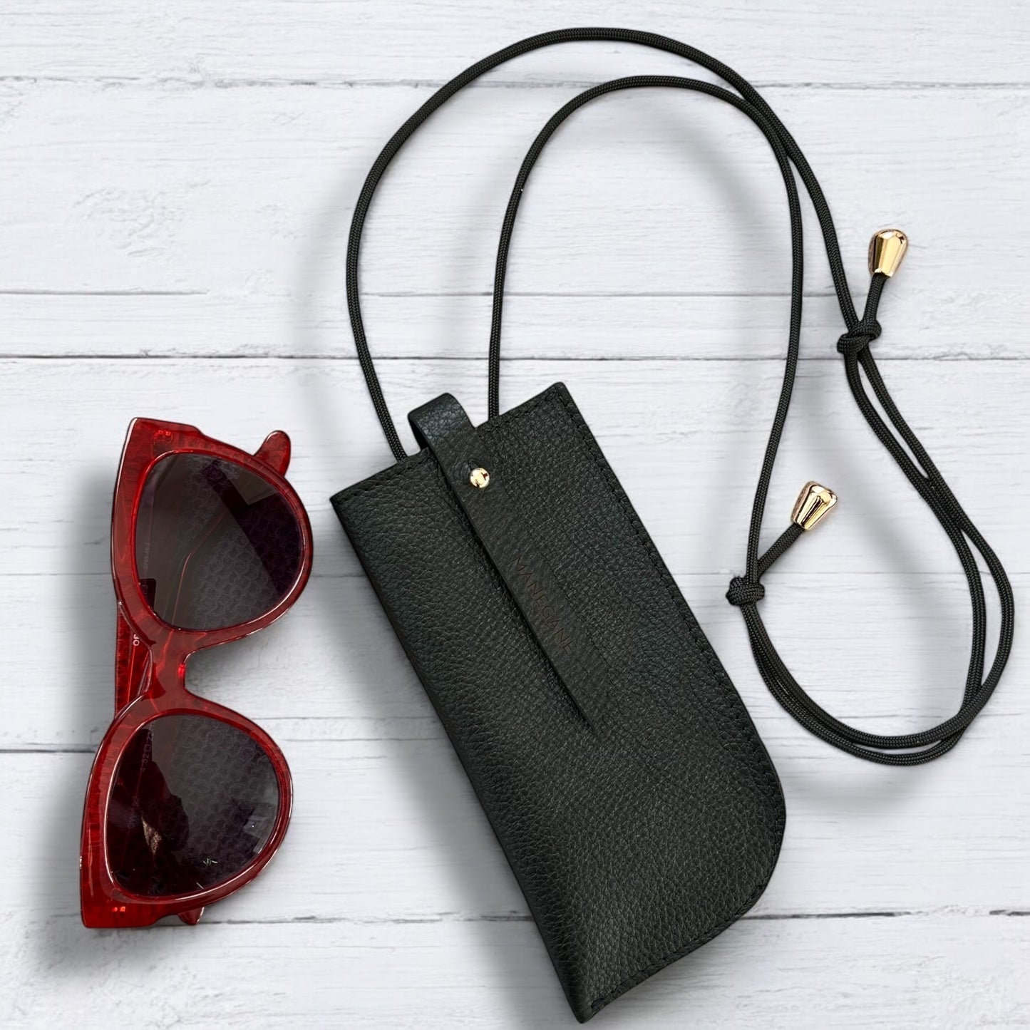 pochette à lunettes en cuir avec cordon