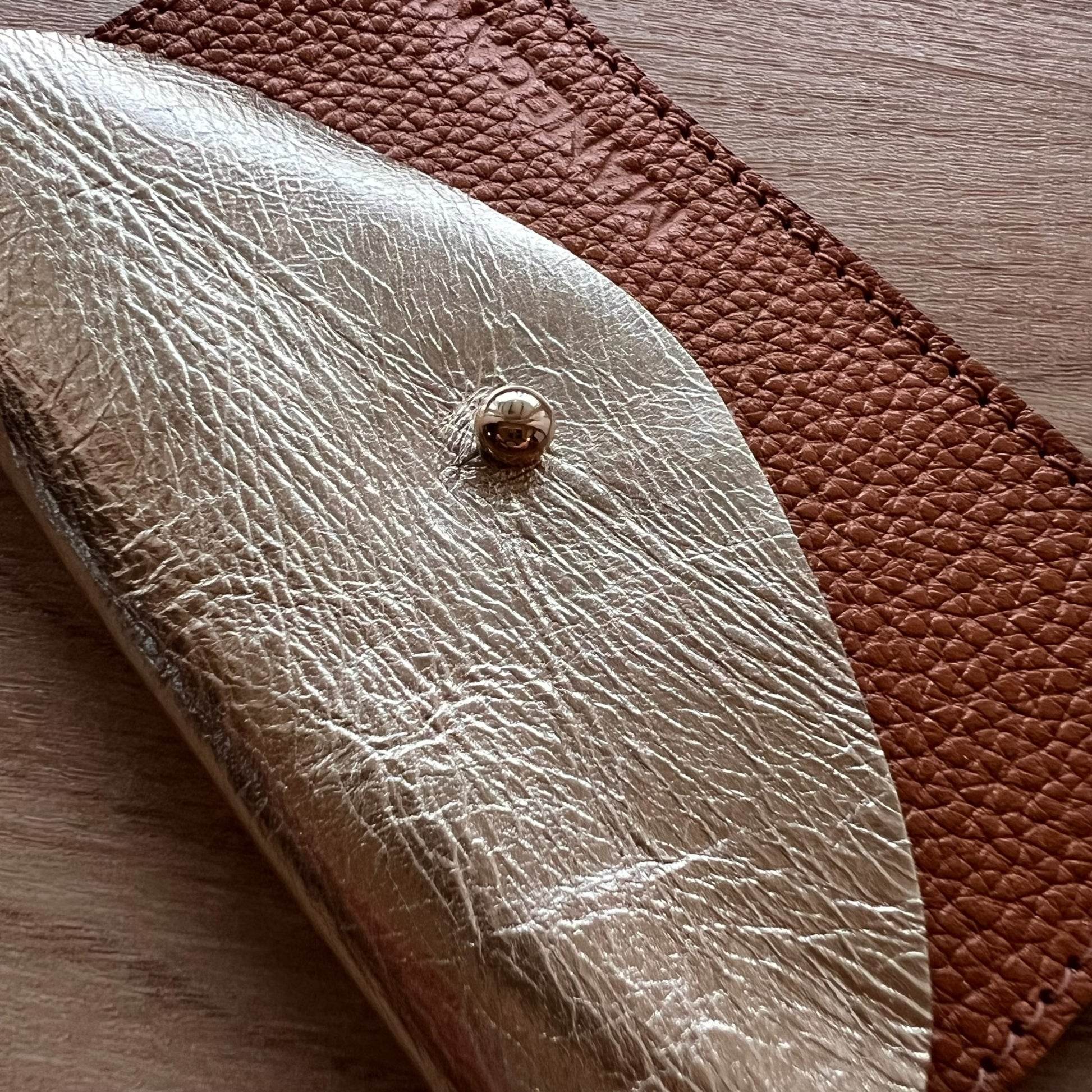 maroquinerie en cuir doré clair