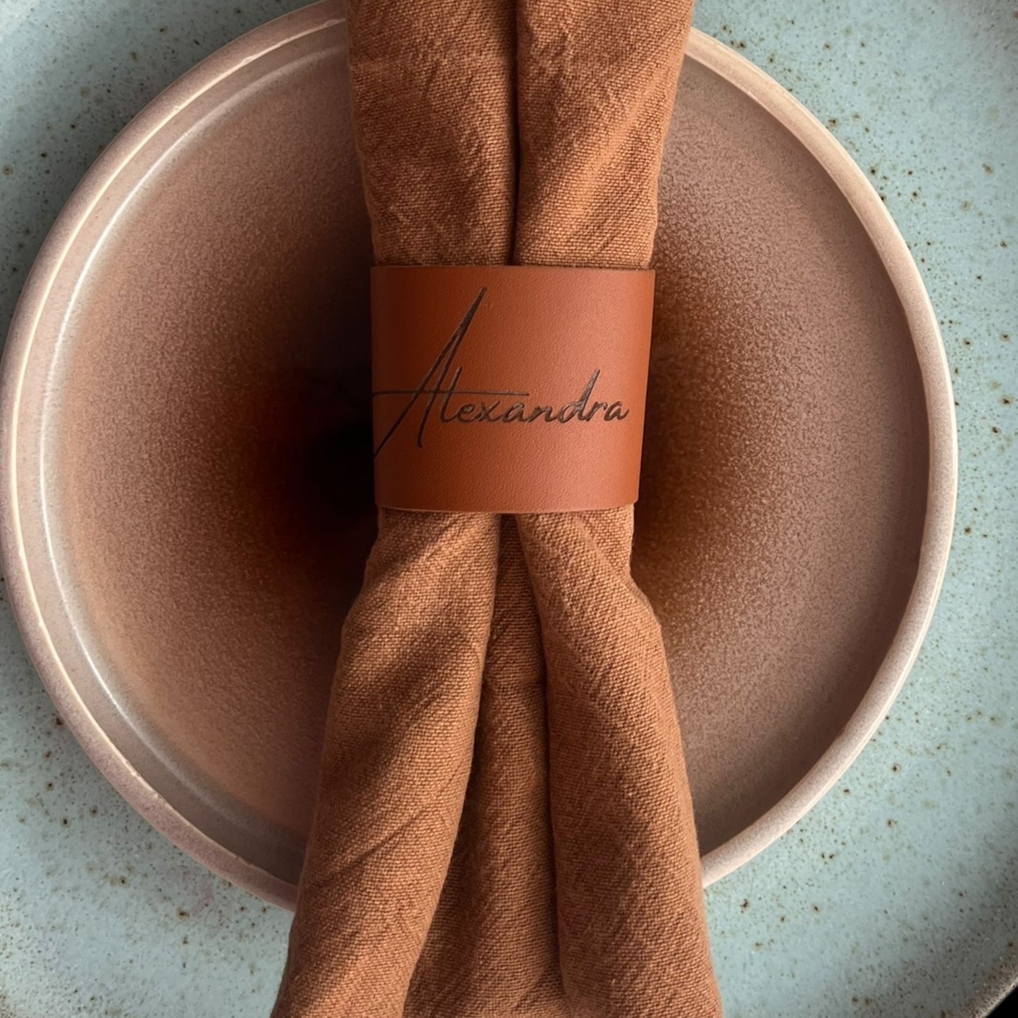 Rond de serviette en cuir personnalisé   Marque-place durable et cadeau de famille