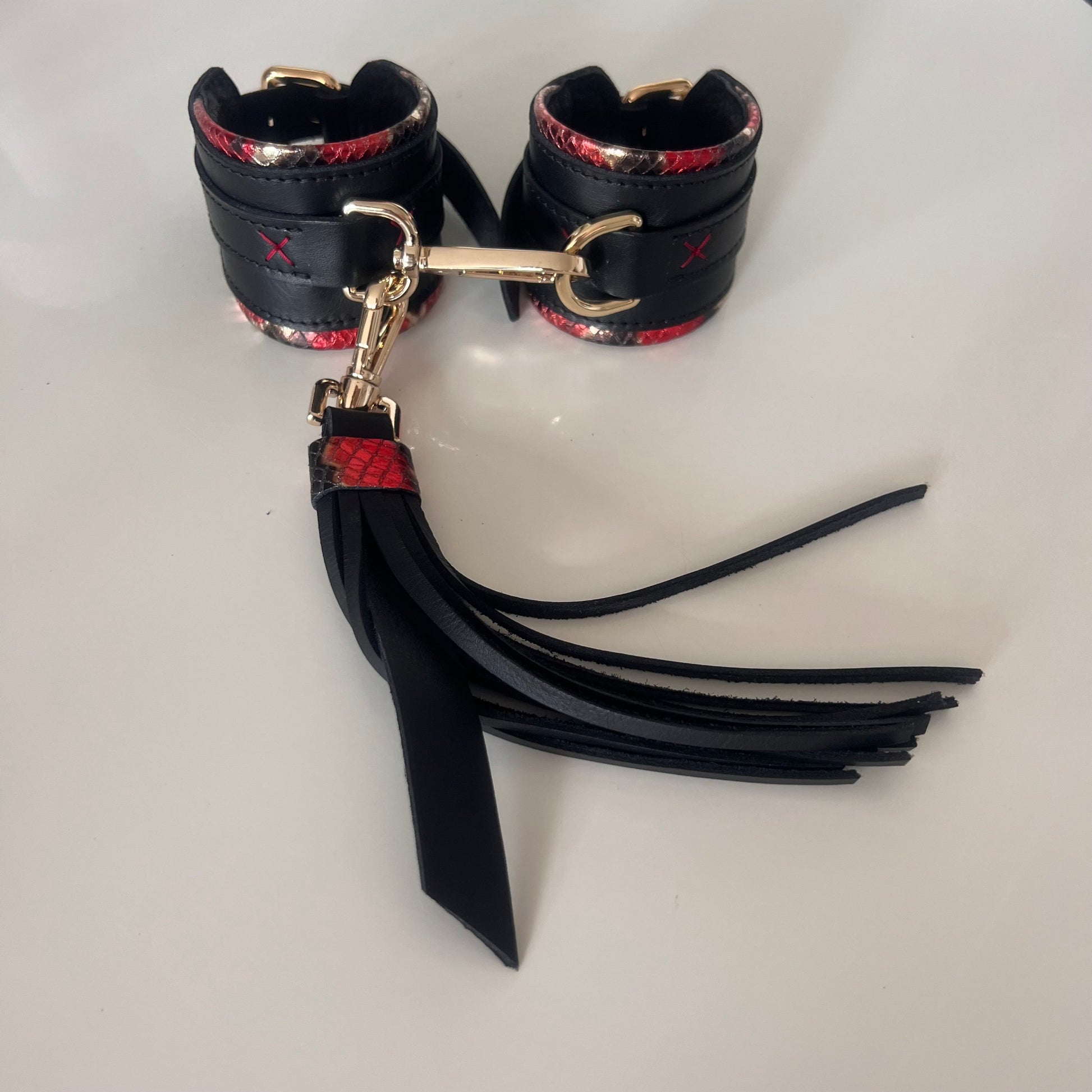 Menottes en cuir createur sur mesure
