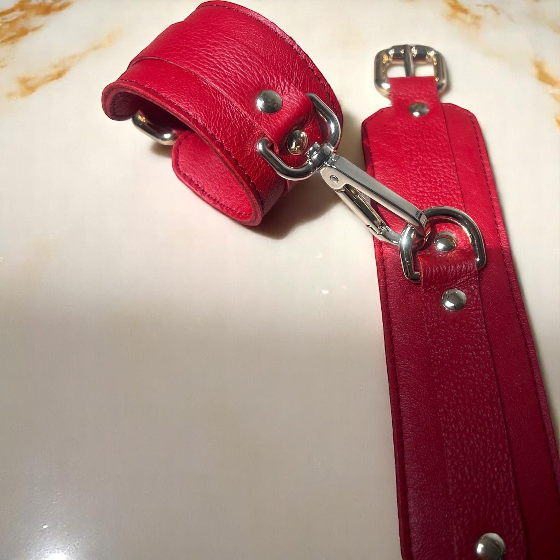 menottes avec attaches
