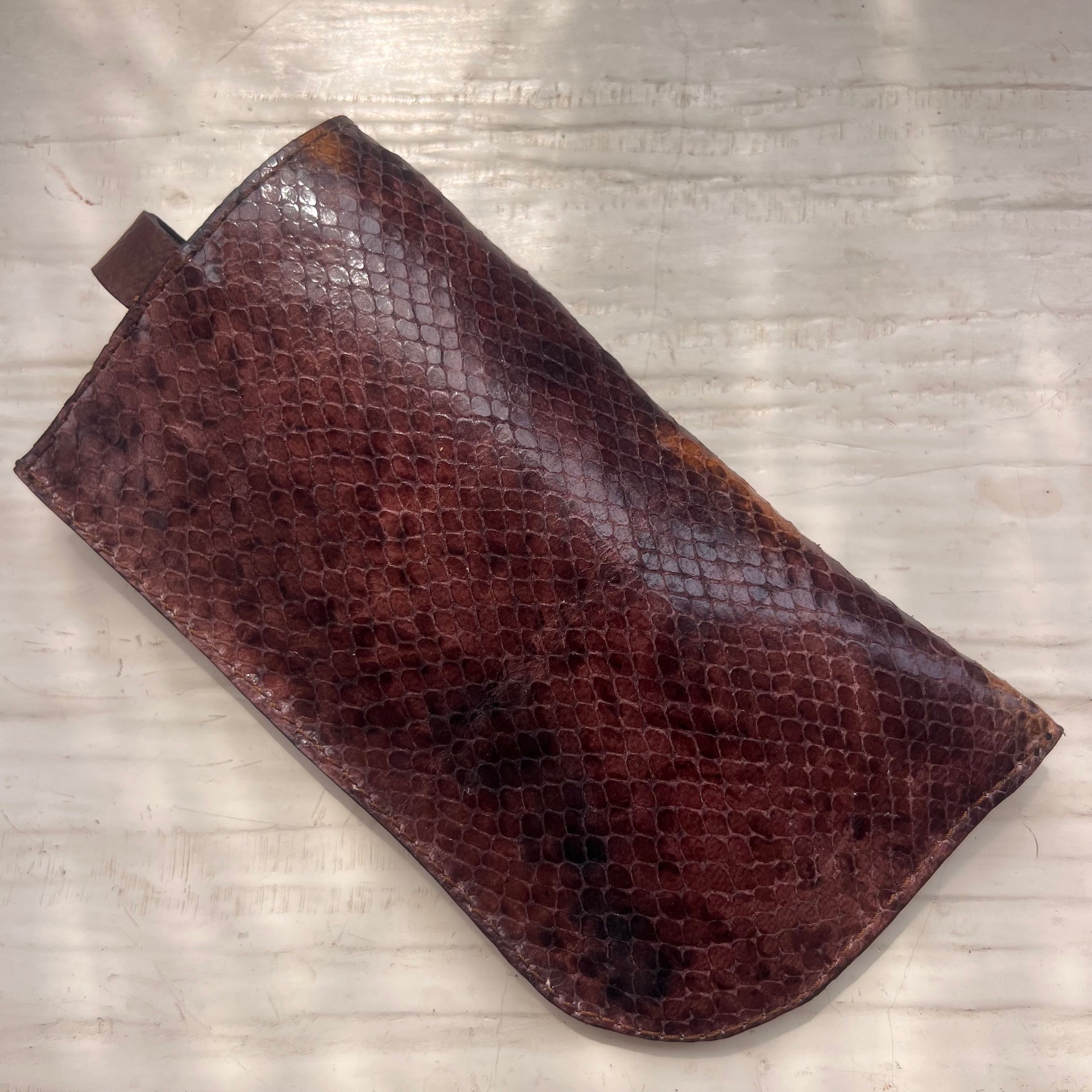 pochette en cuir serpent pour les lunettes