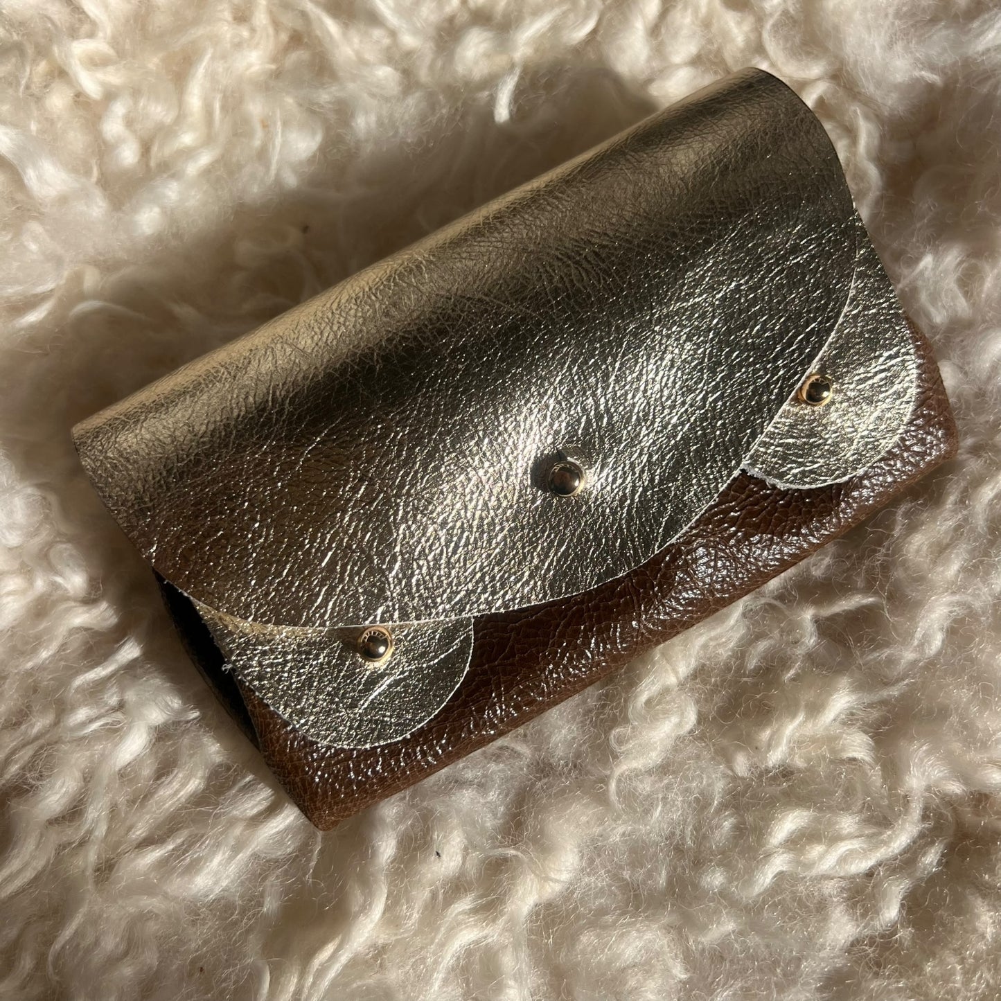 porte monnaie en cuir kaki et doré pour femme