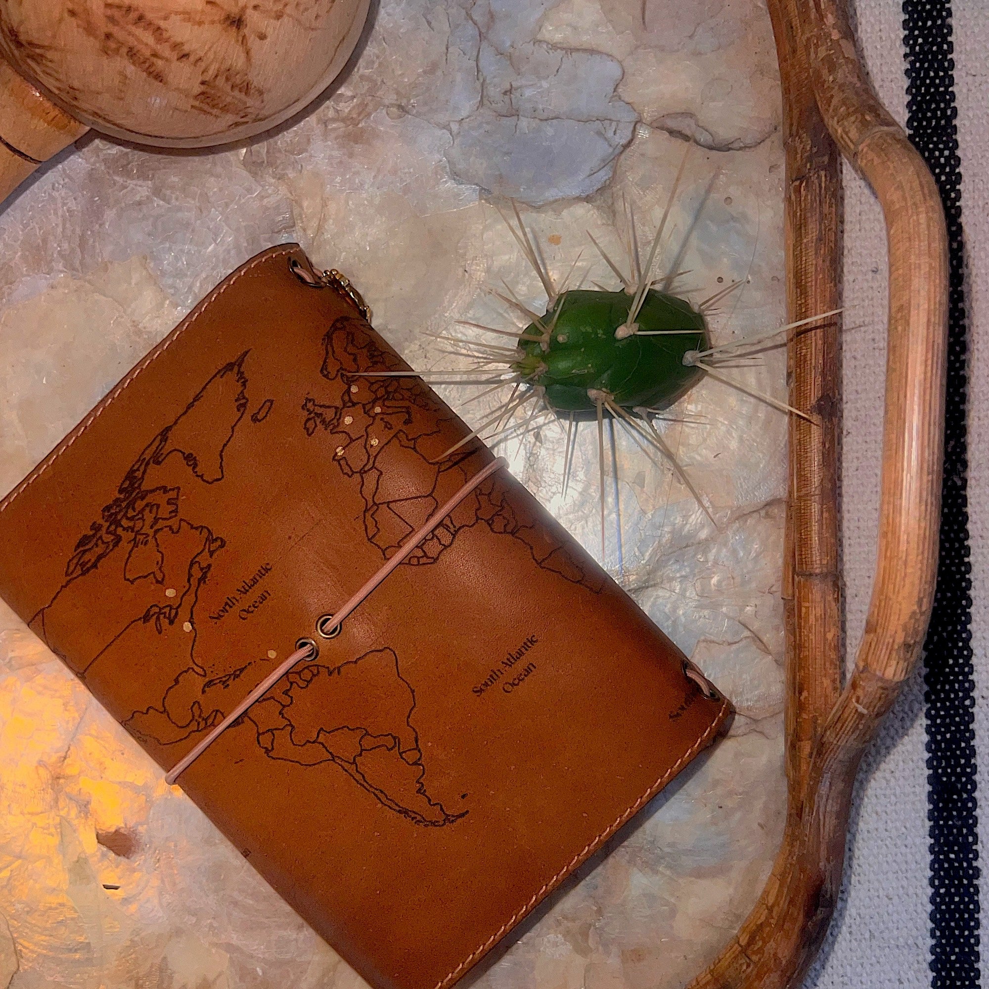 carnet de voyage en cuir fait main en france